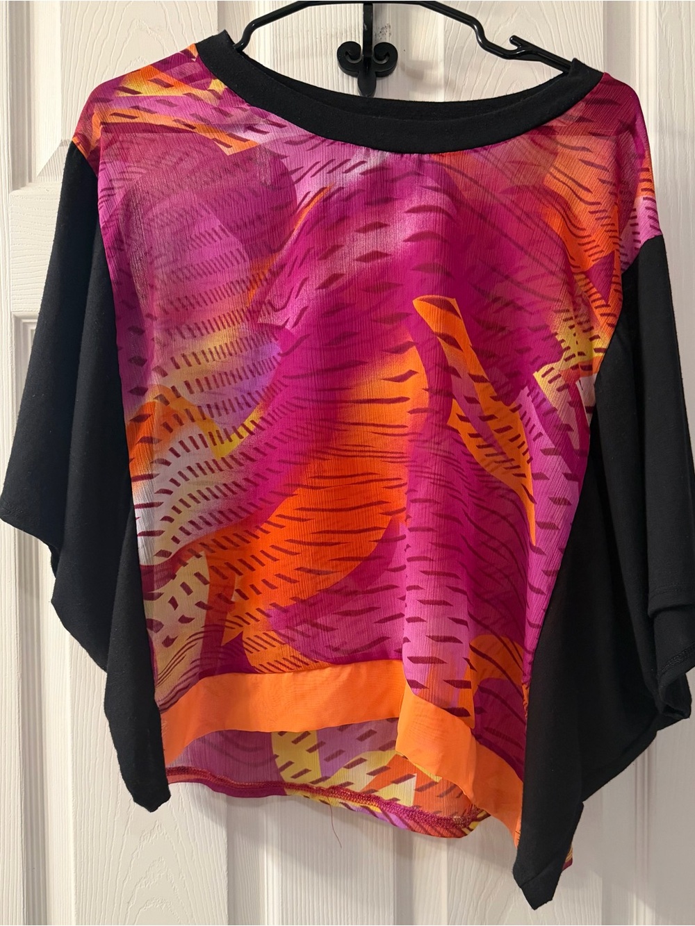 dELiA*s Vtg Y2K Style Abstract Print Batwing Top Pink, Orange, Black size Medium